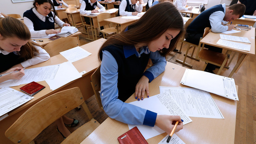 Semua Tentang Sekolah Menengah di Rusia